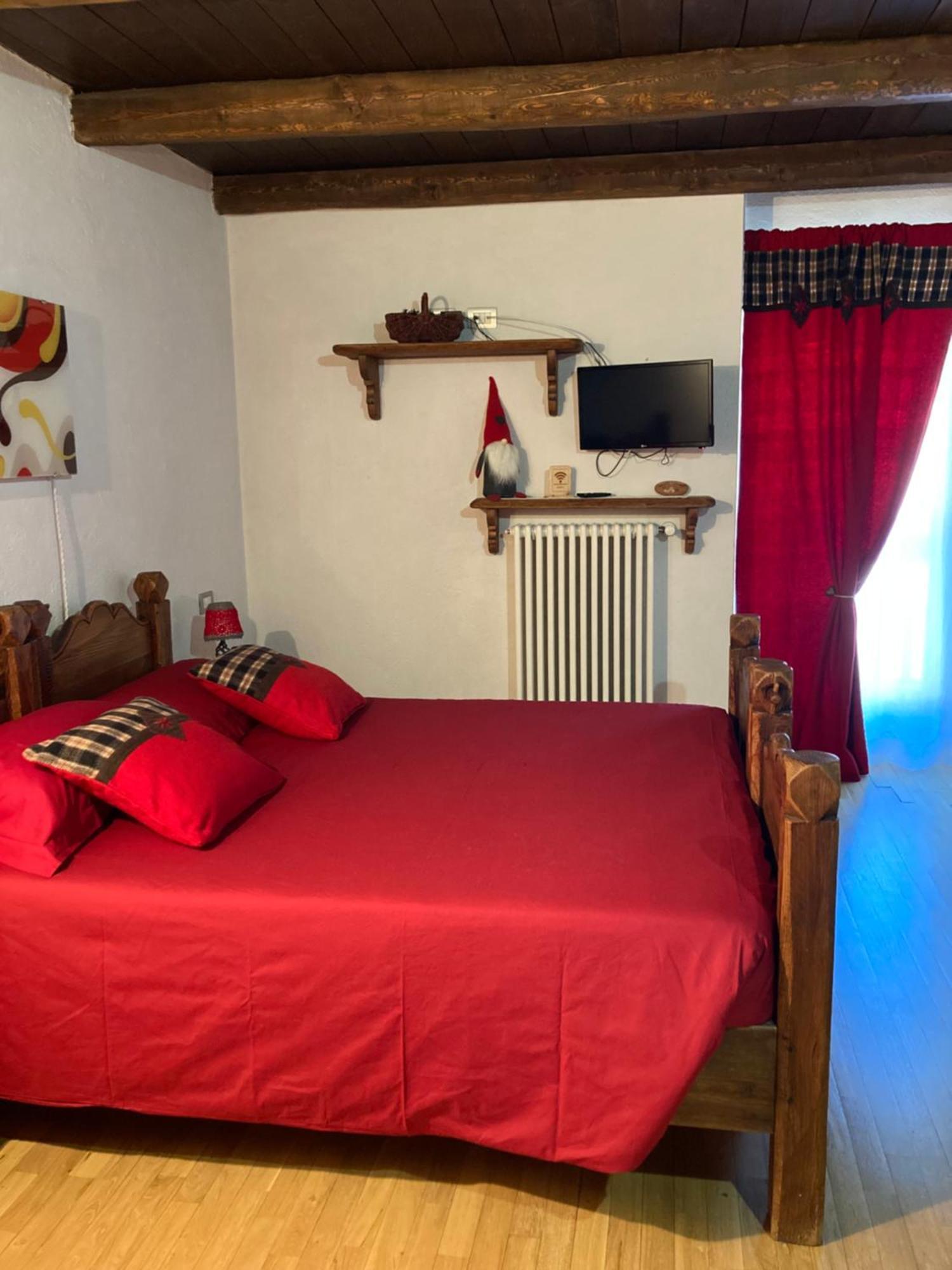 La Peiro Douco Guest House Roure Turin Exterior photo